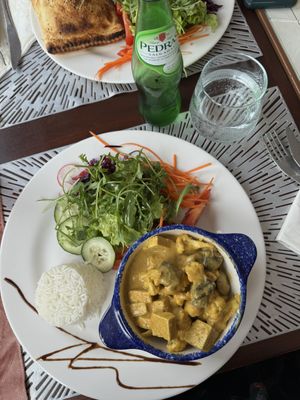 Curry tailandês de tofu   at Anastacia Delicatesses in Vila Do Conde