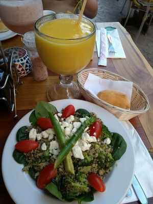 Bowl quionoa power at Aroma Isla in Isla Mujeres