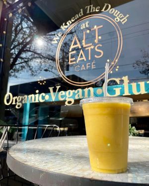 Outdoor dining  at Alt Eats in Ho-ho-kus