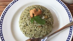 Pesto Brown rice with chickpeas  at Uguisu Sabou in Kampot