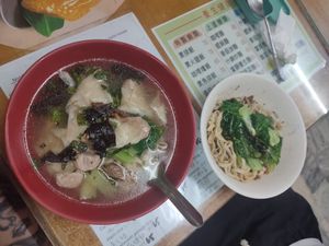 Wonton Noodles and Sesame Paste Noodles at Jiu Liu Su Shi in Taichung