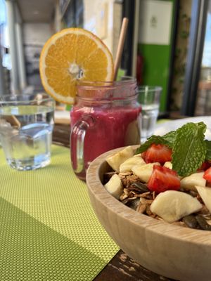 Pini dragon & mousse de chocolate  at Super Juice in Praia Da Rocha