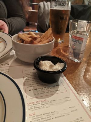 Fries with vegan aioli at Dognvill Bar and Burger in Stavanger