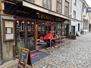 Outside at Dognvill Bar and Burger in Stavanger