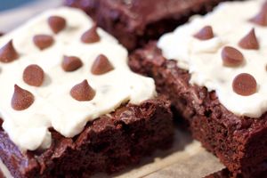 OUR MENU IS FULL OF HEALTHY AND DELICIOUS BEVERAGES, AS WELL AS A WIDE VARIETY OF MUSHROOM ELIXIRS AND BOOSTS THAT CAN BE COMBINED WITH ANY DRINK FOR A PERSONALIZED CUP OF SUPERFOOD GOODNESS. LIKE A MACA REISHI SUPERFOOD MOCHA, FOR EXAMPLE.  WE ALSO FEATURE A SELECTION OF HOMEMADE BAKED GOODS, MADE FROM SCRATCH USING ONLY ORGANIC, VEGAN & GLUTEN FREE INGREDIENTS. at Silk Road Chai Shop in Mount Shasta