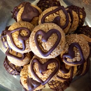 OUR MENU IS FULL OF HEALTHY AND DELICIOUS BEVERAGES, AS WELL AS A WIDE VARIETY OF MUSHROOM ELIXIRS AND BOOSTS THAT CAN BE COMBINED WITH ANY DRINK FOR A PERSONALIZED CUP OF SUPERFOOD GOODNESS. LIKE A MACA REISHI SUPERFOOD MOCHA, FOR EXAMPLE.  WE ALSO FEATURE A SELECTION OF HOMEMADE BAKED GOODS, MADE FROM SCRATCH USING ONLY ORGANIC, VEGAN & GLUTEN FREE INGREDIENTS. at Silk Road Chai Shop in Mount Shasta