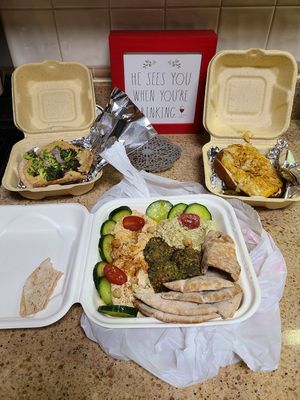 Broccoli flatbread, Hummus sampler, "crab" pretzel. #Veganuary at Hippy Chick Hummus in Frederick