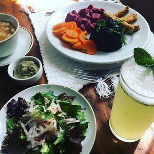 Each day a new menu! 
Black rice, carrots with ghee, Beetroot with cashew nut sauce, tempeh with babaganoush, white beans and organic salad! at Nacasadela in Penedo