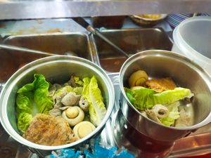 Mini wok at Li Wei Vegetarian 笠维素食 in Northeast Singapore