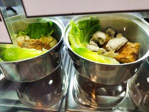 Mini wok at Li Wei Vegetarian 笠维素食 in Northeast Singapore