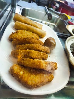 Dishes at Li Wei Vegetarian 笠维素食 in Northeast Singapore