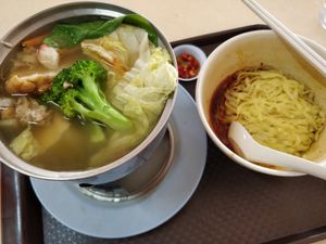 Noodles with hotpot soup at Li Wei Vegetarian 笠维素食 in Northeast Singapore