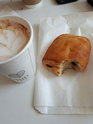 chai latte & chocolate croissant at Leaves House | in Montreal