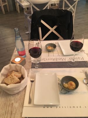 Hummus tip for appetizer at Passio Mediterrania in Mahon