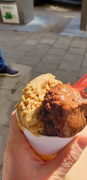 Pistachio & chocolate fondante at Massimo Gelato - De Pijp in Amsterdam