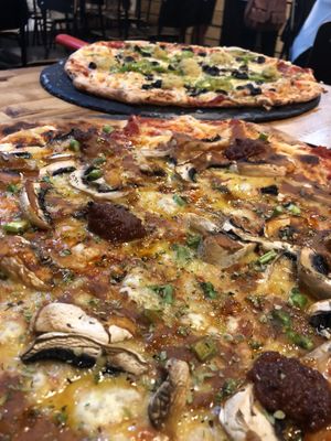 Vegan pizzas at Pizzeria Trozo in Bilbao