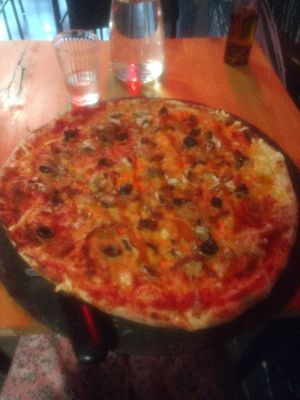 Number 6 on vegan section of menu: Vegan cheese, asparagus (I asked for my one with olives instead of asparagus), caramelised onion, tomatoes and mushrooms
 at Pizzeria Trozo in Bilbao