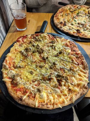 So big two can't fit on a table 🤣 at Pizzeria Trozo in Bilbao