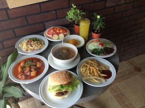 Un menu rico y sanos solo en el Mana Vegetariano  at El Mana Vegetarian in Mexico City