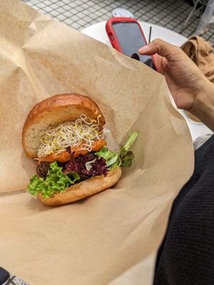 Classic Burger from the Yamanashi-based fully vegan food truck POS Kitchen Somewhere at Farmer's Market - UNU in Tokyo