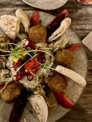 Quinoa aux falafels  at L'UniVert in Saint-paul