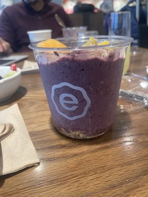 Meh  at LAX - Earthbar - T6 in Los Angeles