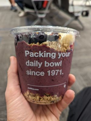 Acai Superberry bowl at LAX - Earthbar - T6 in Los Angeles