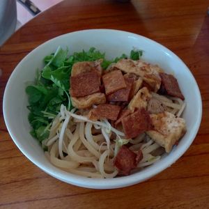 Yummy Lau cau (local Vietnamese noodles) at Nhat Da in Hoi An