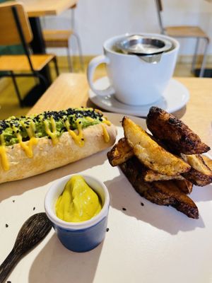 Choripan with vegan chorizo   at Consulado Vegetal in Jardin