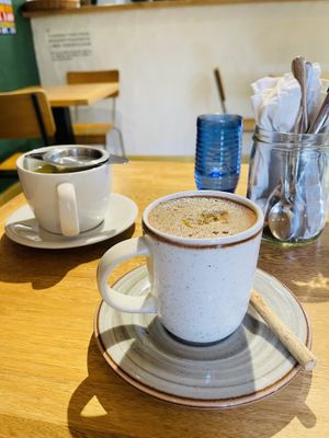 Hot chocolate and ginger tea  at Consulado Vegetal in Jardin