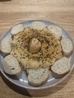 Delicious hummus   at Consulado Vegetal in Jardin