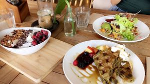 Vegan Matcha Waffles, Courgette Fritters, Açai Bowl at Street Organics in Takapuna