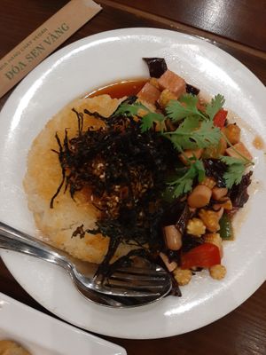 Sauce coated 누룽지 at Doa Sen Vang - Phu Nhuan in Ho Chi Minh City