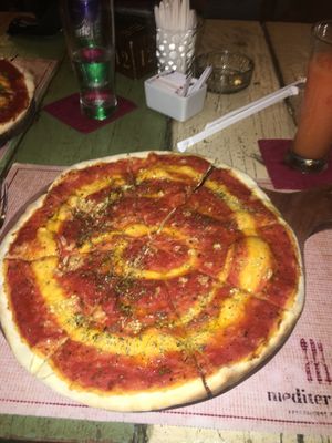 vegan pizza at Mediterraneo in 