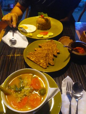 curry, tempeh and nasi goreng at Catur'z Coffee Club in 