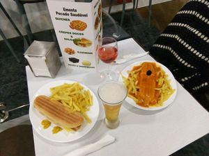 Special Hot Dogs with Francezinha's Sauce and with other sauces like Ketchup, Mostarda and Maionese. Super Bock Vegan Beer and Vegan Wine. at Pecado Saudável in Porto