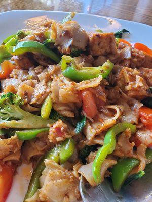 Drunken noodles 9/10 at Toomies Thai Cuisine in Bend