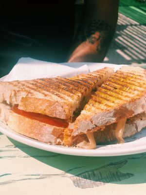 Yummy Vegan toast! Super tasty and with a lot of flavours 😍 caramelized onion, mushrooms, tomato and pickles 🙌🏻 at Nautic Bar in Praia De Mira