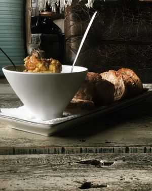 O hummus e as tostas são dos meus starters favoritos. at Nautic Bar in Praia De Mira