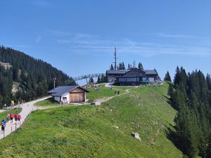 Blick auf die Bergstation mit Restaurant at Panoramarestaurant Wallberg in Rottach-egern