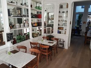 interior - front room at Recollets in Antwerpen