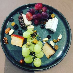 Cheese platter with Serotonina cheeses at Recollets in Antwerpen