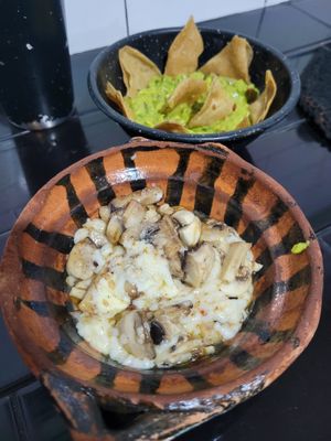 An order of guacamole (so so good!) and the Champiqueso (comes with tortillas and your choice of toppings!) at Por Siempre Vegana Vol II in Mexico City
