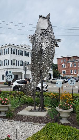 Restaurant surrounding by flowers and the Mystic River at S&P Oyster Company in Mystic