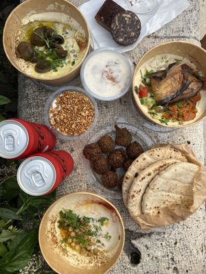 Picknick at Hummus Bar - Hollan Erno in Budapest
