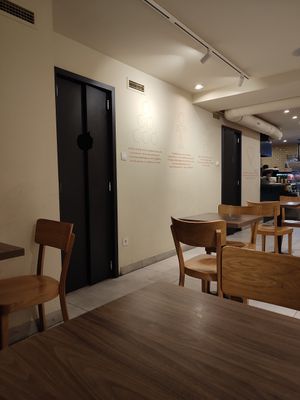  at Hummus Bar - Hollan Erno in Budapest