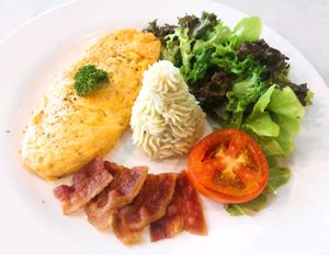 Good Breakfast ( with bread, fruits & many drink! ) 199 Baht Net at Salad Memory in Phuket