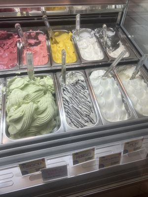 Options  at Alberto Gelateria in Corniglia