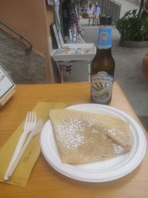 Vegane gluten-freie Zitronen-Zimt Crepe! at 5 Terre in Manarola