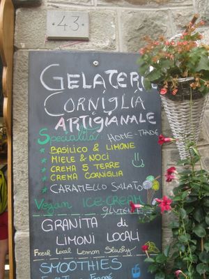 Vegan sign at Gelateria Corniglia in Corniglia
